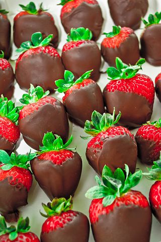 chocolate-dipped-strawberries