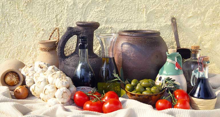 garlic, tomatoes and olive oil